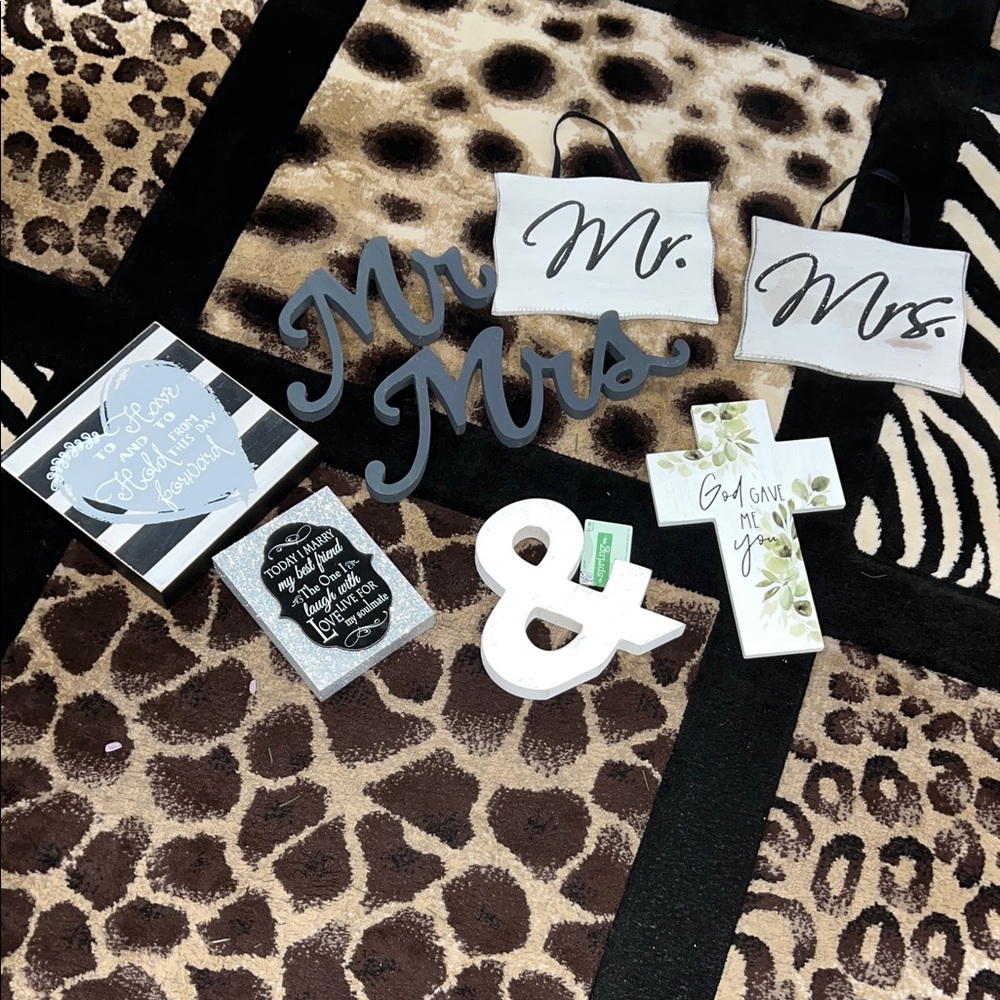 Mr. & Mrs. Wall Decor Set - 8 pieces
